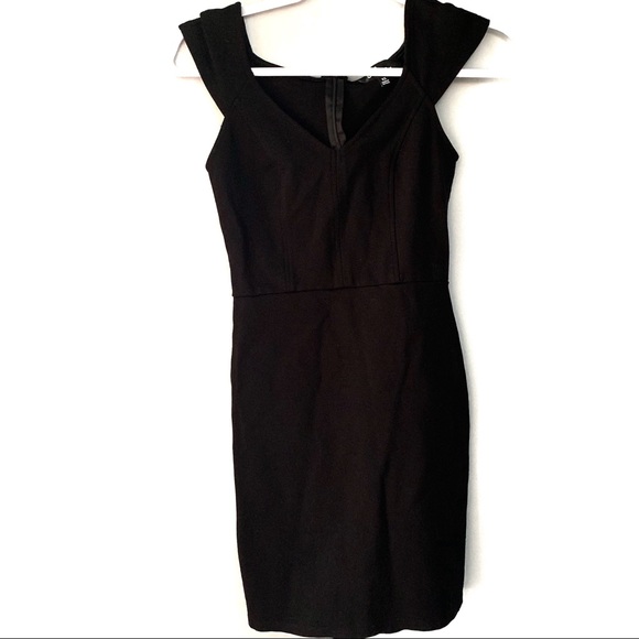 Lulus Dresses & Skirts - Lulus Black Dress Little Black vneck sleeveless